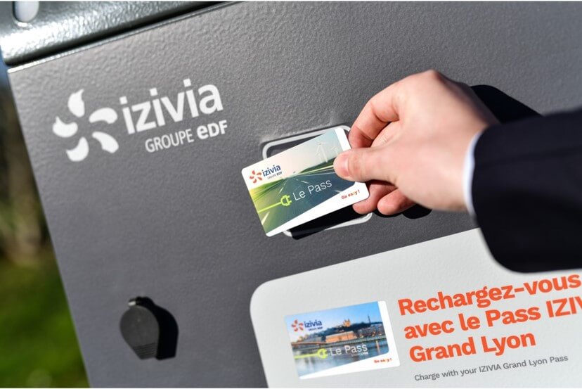Pass-IZIVIA-plus-de-90-reseaux-de-bornes-de-recharge-2